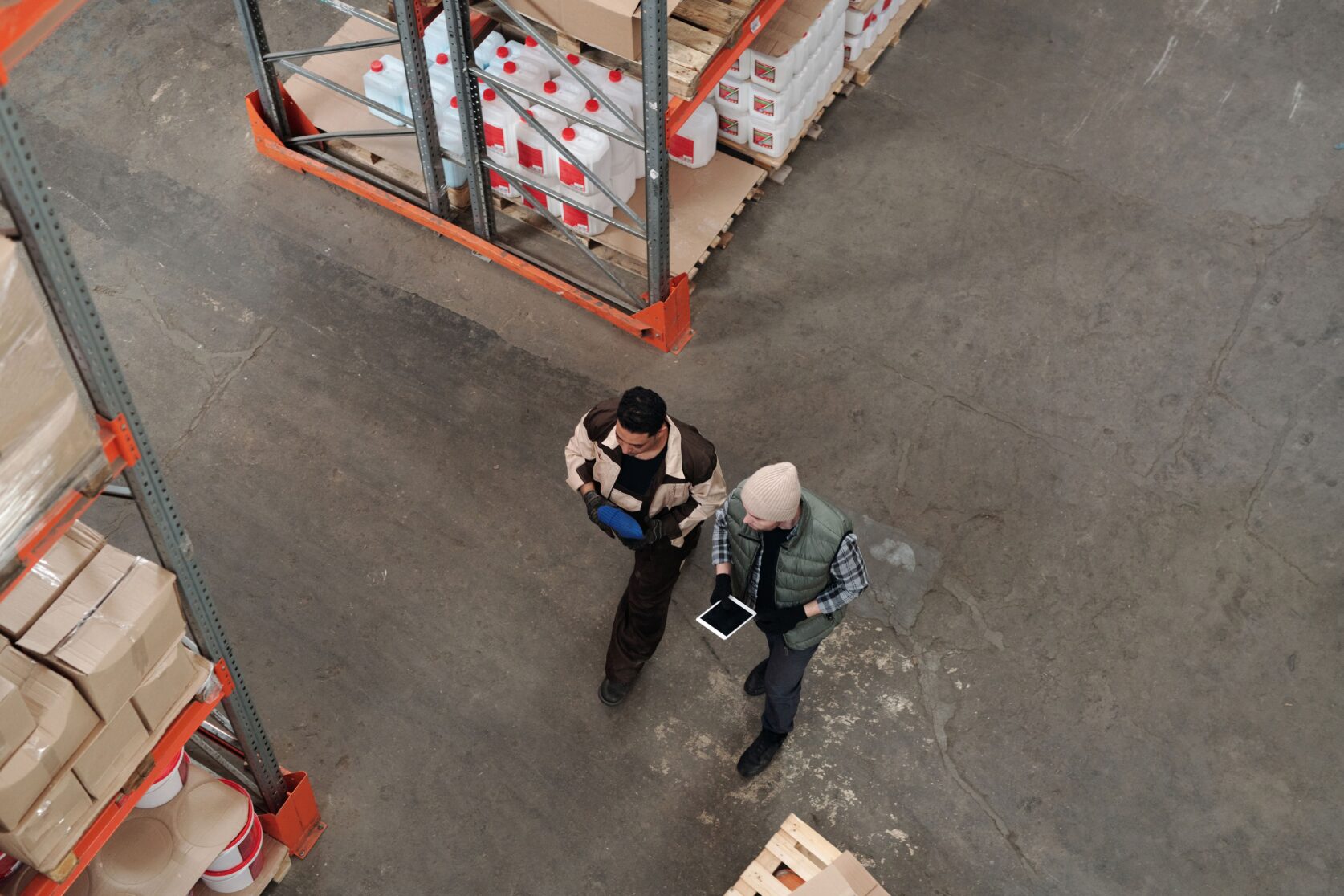 Mitarbeiter arbeiten selbstständig zusammen und übernehmen Verantwortung