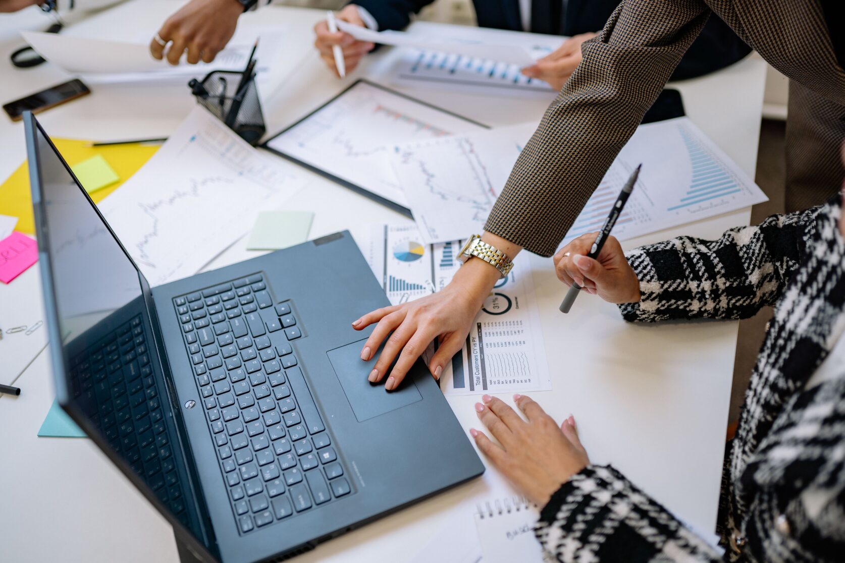 Administrative Arbeit und digitale Informationsverarbeitung im Betrieb